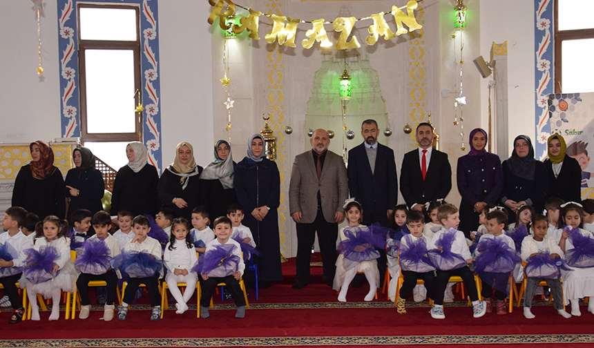 Giresun İl Müftülüğüne bağlı Teyyaredüzü 4-6 Yaş Kur’an Kursu’nda öğrenim gören minik öğrenciler Ramazan ayının gelişini kutladı.