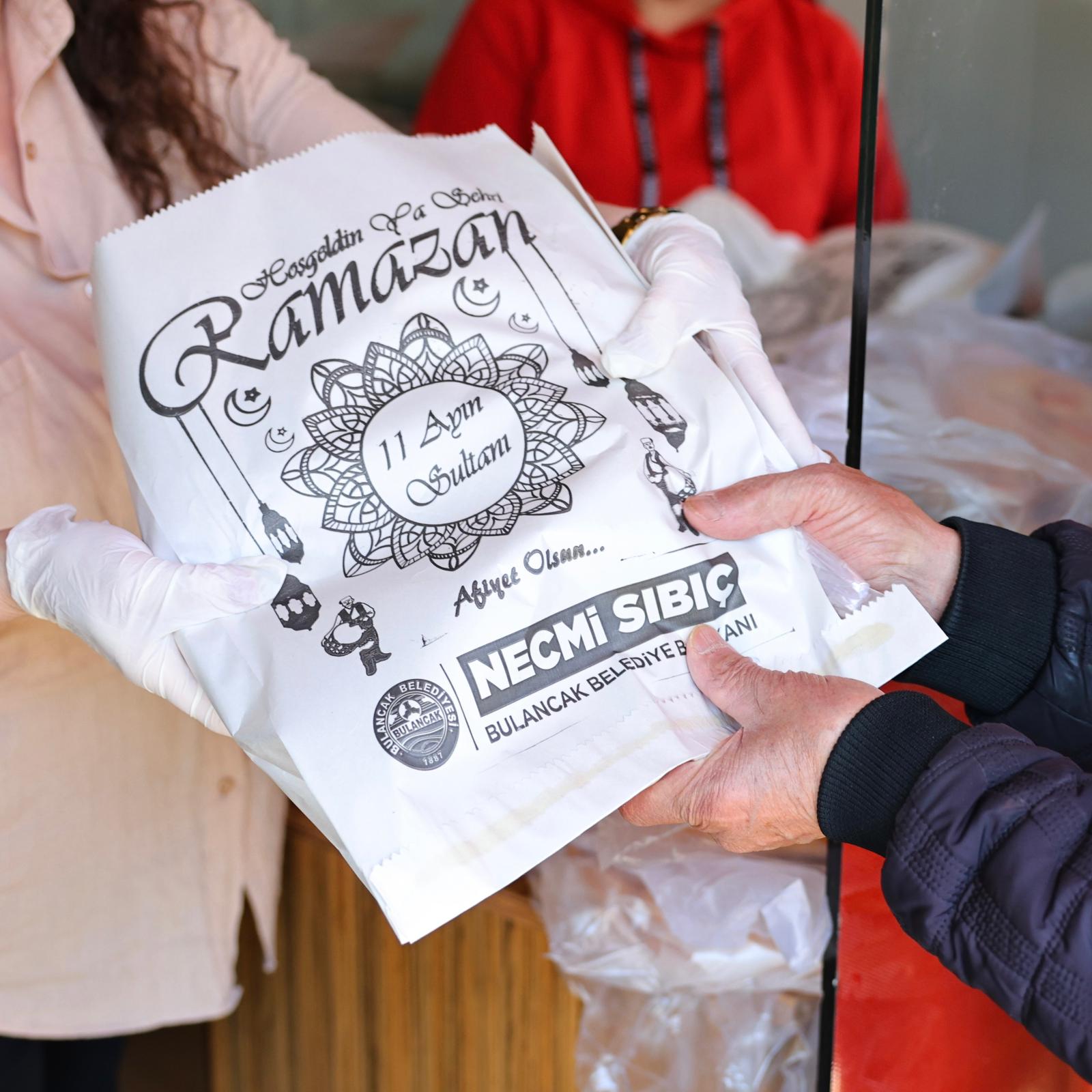 Bulancak Belediyesi’nden İhtiyaç Sahiplerine Ücretsiz Pide